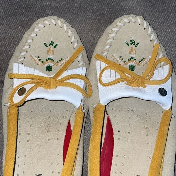 NEW Minnetonka Moccasins.  Size 8.5 - Picture 2 of 6